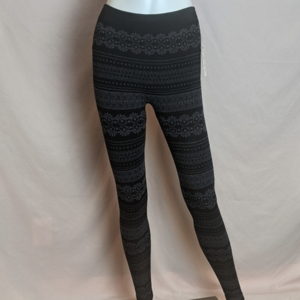Hippie Rose Black and Gray Patterned Fleece Leggings size XS